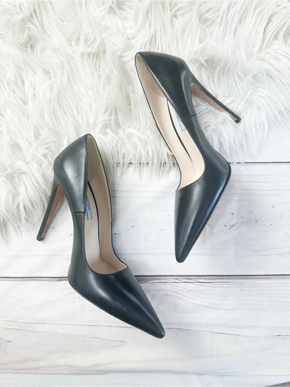 Prada Calzature Donna Vitello Lux 3 Black Calfskin Pointed Toe Stiletto EU 39